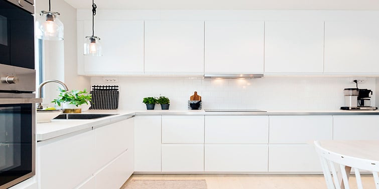 cocina blanca minimalista 