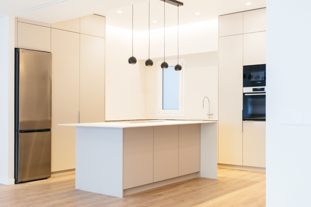 Reforma integral estilo Moderno en l’Eixample, Valencia